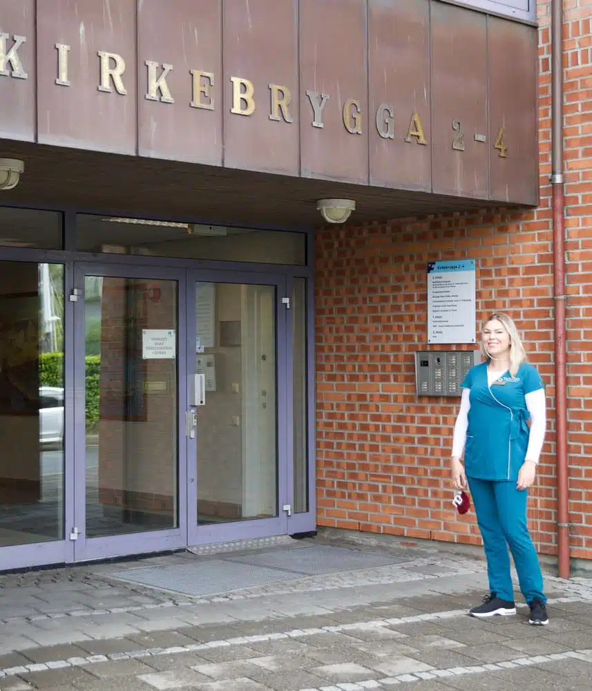 Linda utenfor lokalet